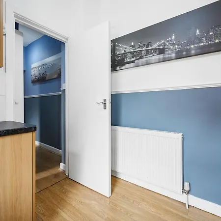 Mega Flat Near City Centre And Etihad Stadium-3